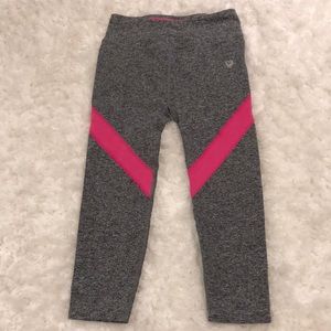 Cropped yoga pants size S.